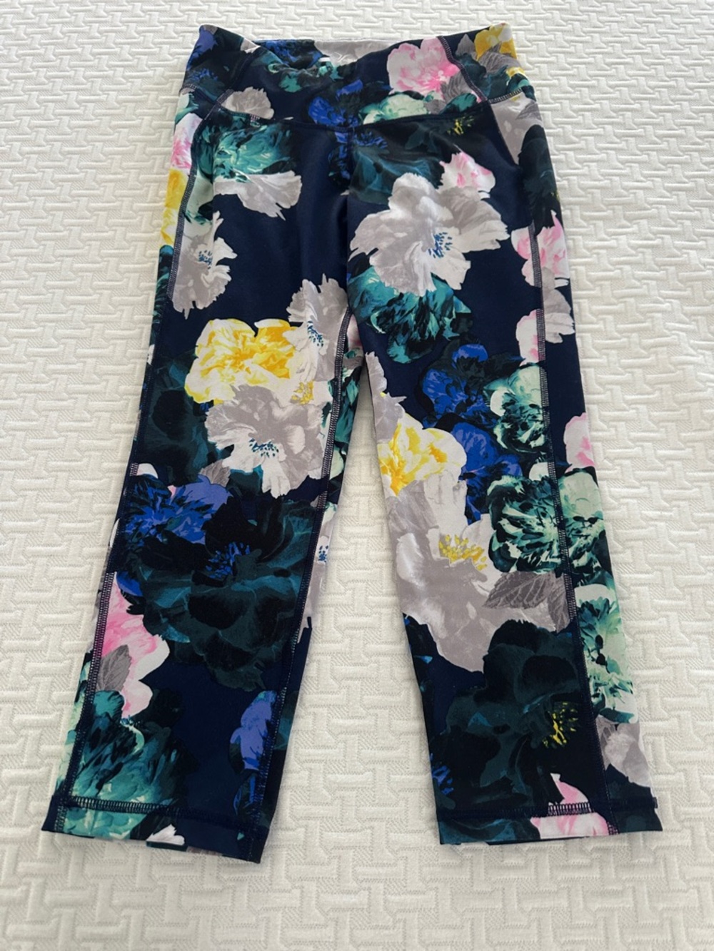 Old Navy-size small Navy Floral Active Capri Leggings